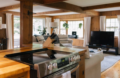 East Haven  Rutland County Casa | Serene Woodland Retreat | Leaf-Peeping Paradise This Autumn, VT. 20 min to Killington/14 to Pico.
