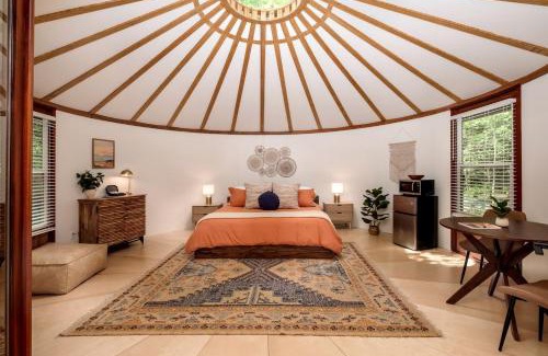 Balsam Grove Otro | Serene Yurt Retreat near Pisgah National Forest in North Carolina