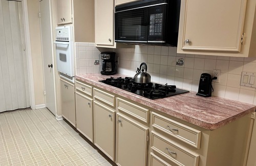 Tyler Casa | Serengeti a hardy 3 bedroom house, doggie door, TV in BDRMS