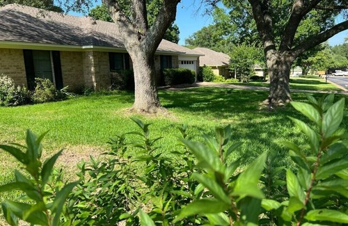 Tyler Casa | Serengeti a hardy 3 bedroom house, doggie door, TV in BDRMS