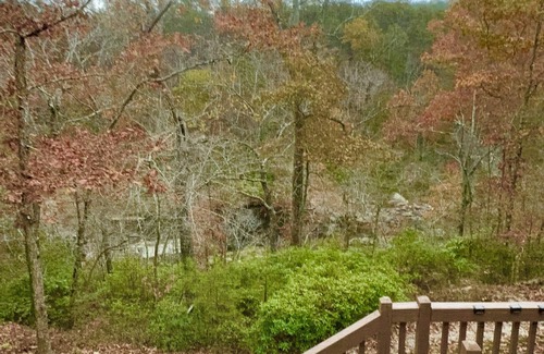 Mentone Cabina | Serenity-A Romantic Secluded Riverfront 1 level expansive log cabin with hot-tub