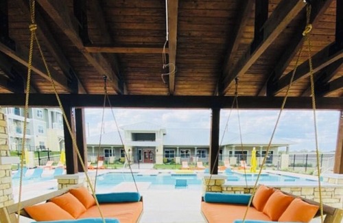 San Antonio Apartamento | Serenity and sophistication in this stylish, retreat close to attractions.
