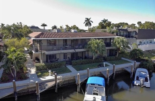 Royal Harbor Condominio | Sereno paraíso tropical con vista a delfines y manatíes