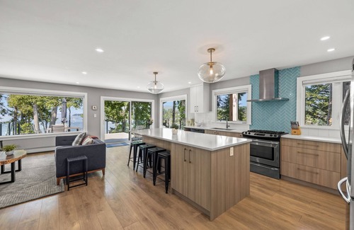 Brentwood Bay Casa | Serenity By The Bay
