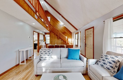 Buxton Casa | Serenity by the Lake-Spacious decks, peaceful retreat, and beachside bliss await