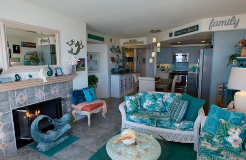 Imperial Beach Condominio | Serenity by the Sea ~ So SD ~ "Imperial Beach Chic" ~ Lux Oceanfront 3Bd Condo w / Pool