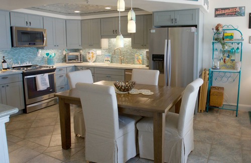 Imperial Beach Condominio | Serenity by the Sea ~ So SD ~ "Imperial Beach Chic" ~ Lux Oceanfront 3Bd Condo w / Pool