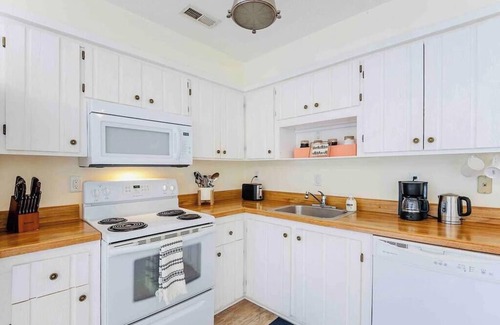 Willoughby Spit Condominio | Serenity by the Sea Private Beach Pets Welcome