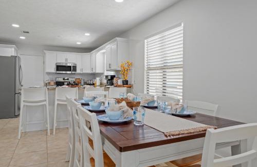 Thomas Drive Casa | Serenity By The Sea - Seasonal Hot Tub, BBQ, FREE Daily Activities, 4 Min Drive to Beach!
