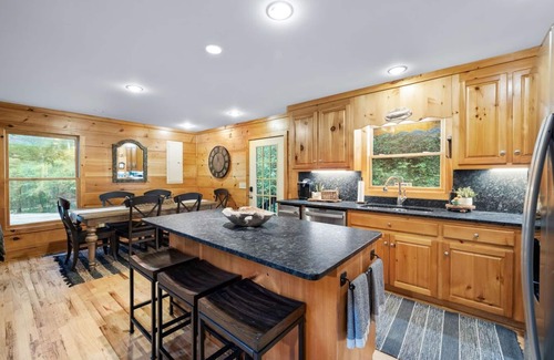 Cornelia Casa | Serenity Cabin, Riverfront, Fishing, Kayaking
