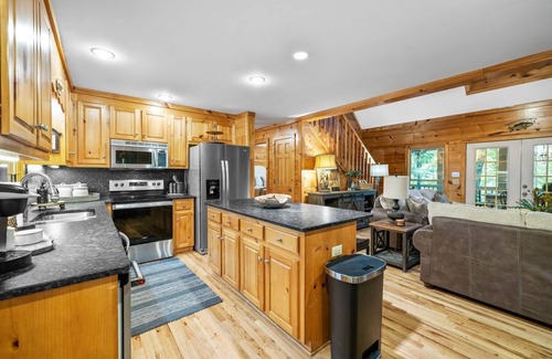 Cornelia Casa | Serenity Cabin, Riverfront, Fishing, Kayaking