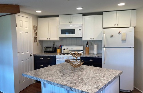 Pocomoke City Cabaña | Serenity Cottage: Central to state parks, historic towns, MD & VA beaches