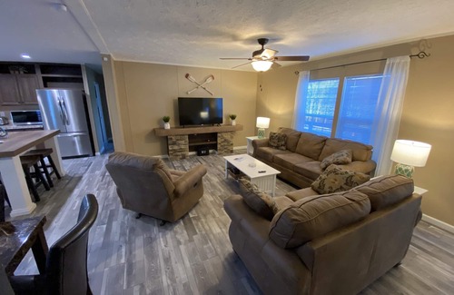 Sharps Chapel Casa | Serenity Cove 3 Bedroom Home on Secluded Cove