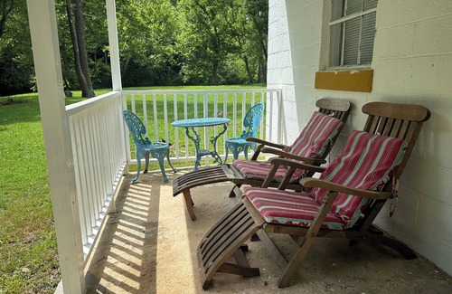 Max Meadows Cabaña | Serenity Creek Cabin located in the Blue Ridge Mountains of VA