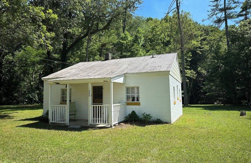 Max Meadows Cabaña | Serenity Creek Cabin located in the Blue Ridge Mountains of VA