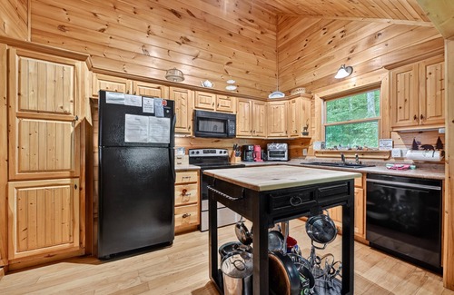 Copperhill Casa | Serenity Creek | Pet Friendly | Hot Tub | Fire Pit |