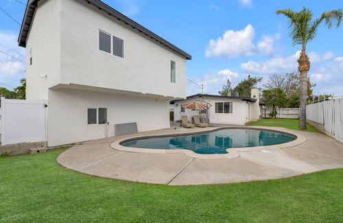 Reseda Casa | Serenity Escape w/Pool in LA