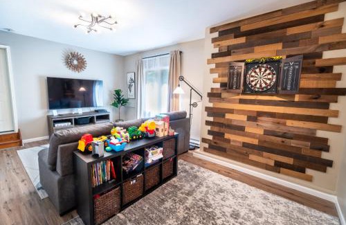 Bushkill Casa | Serenity Falls - Stylish 4Bdr Mountain Retreat, Hot Tub, Pool