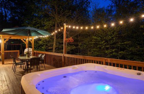 Bushkill Casa | Serenity Falls - Stylish 4Bdr Mountain Retreat, Hot Tub, Pool