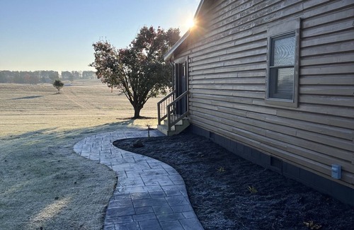 Carbon Hill Cabina | Serenity Gardens located in the Rolling Hills of Appalachia Ohio
