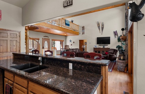 Sierra Pines Cabina | Serenity in the Pines! cabin with WiFi, AC in amazing Show Low