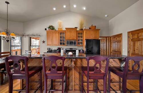 Sierra Pines Cabina | Serenity in the Pines! cabin with WiFi, AC in amazing Show Low