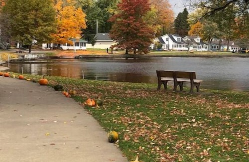 Edinboro Casa | Serenity Lakeside Cottage