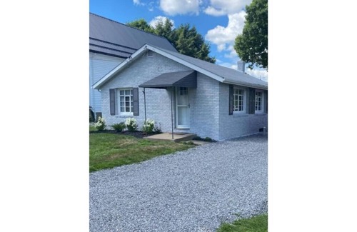 Edinboro Casa | Serenity Lakeside Cottage