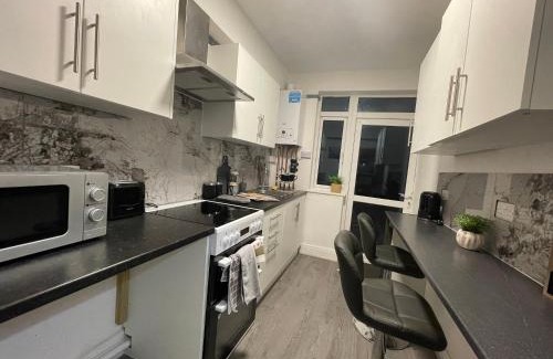 Luton Casa | Serenity Luton Suite Near Mall