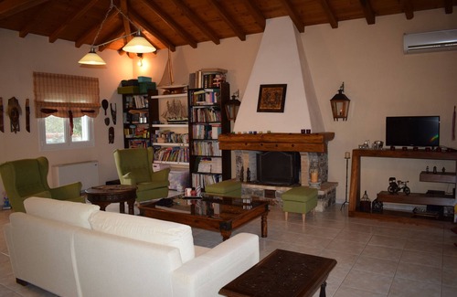 Agia Paraskevi Villa | Villa de lujo serenidad, una joya escondida.