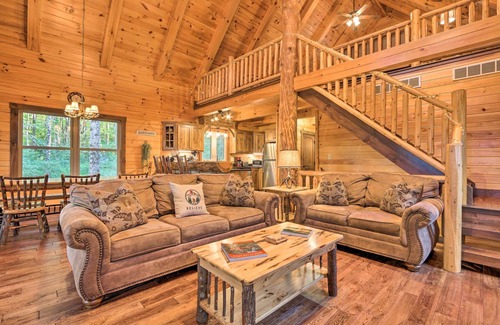 Logan Cabina | 'Serenity Now' Cabin w/ Fire Pit + Game Room!