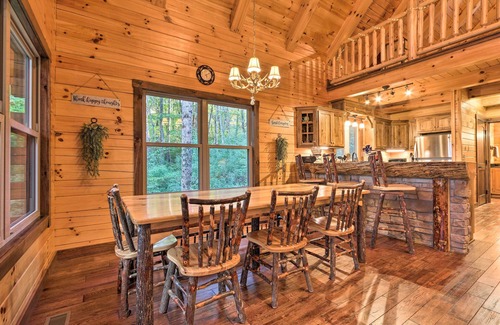 Logan Cabina | 'Serenity Now' Cabin w/ Fire Pit + Game Room!