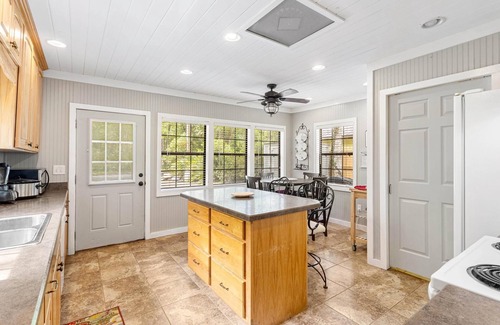 Branford Casa | Serenity On The River – Cozy Branford Retreat!