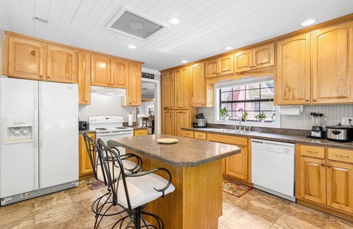 Branford Casa | Serenity On The River – Cozy Branford Retreat!