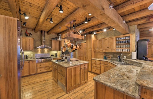 Lewisburg Cabina | 'Serenity on the River' Luxe Lewisburg Cabin!