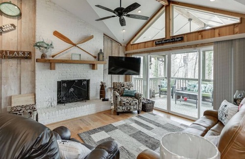 Flowery Branch Casa | Serenity-on-the-Lake with Dock