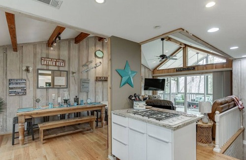 Flowery Branch Casa | Serenity-on-the-Lake with Dock