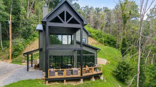 Maple Springs Casa | Serenity Peak Lodge by Carolina Mornings