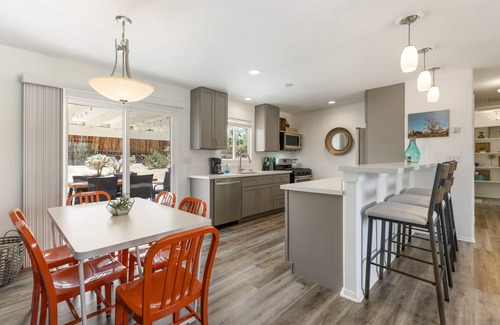 Joshua Tree Casa | 🌵 Serenity Sands - Large Fenced House with Hot Tub, BBQ and Fire Pit! 🌵