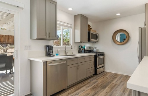 Joshua Tree Casa | 🌵 Serenity Sands - Large Fenced House with Hot Tub, BBQ and Fire Pit! 🌵