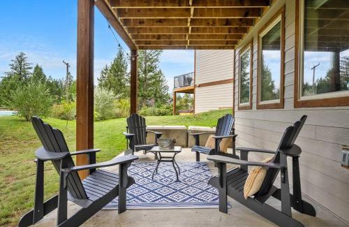 East Kootenay Casa | Serenity Shores, Mins to Lake, King Bed, 10 Guests