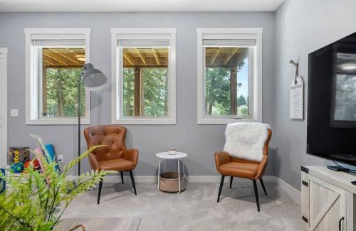 East Kootenay Casa | Serenity Shores, Mins to Lake, King Bed, 10 Guests