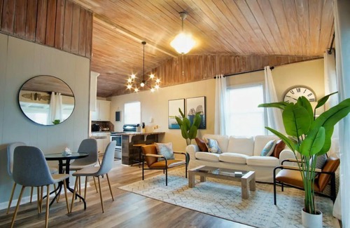 Surfside Beach Casa | Serenity Sol ※ Surfside Charmer Near Beach & Jetty