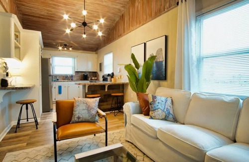 Surfside Beach Casa | Serenity Sol ※ Surfside Charmer Near Beach & Jetty