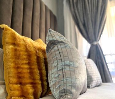 Lone Hill Apartamento | Serenity Suite in Sandton Dine and Unwind