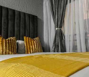 Lone Hill Apartamento | Serenity Suite in Sandton Dine and Unwind