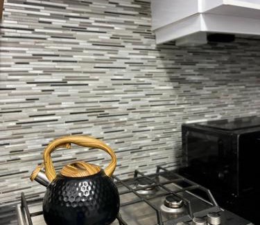 Lone Hill Apartamento | Serenity Suite in Sandton Dine and Unwind