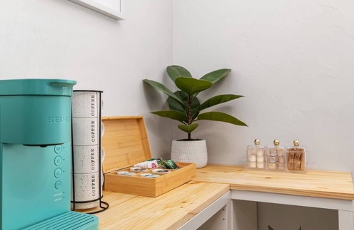 Alachua Casa | Serenity Terrace🕊️ King Bed | Lounge | Coffee Bar