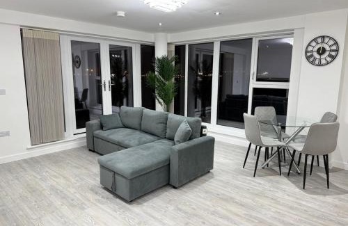 Gravesend Apartamento | Serenity Waterfront 2 Bed Apartment