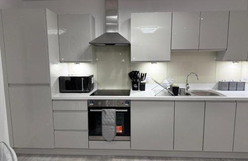 Gravesend Apartamento | Serenity Waterfront 2 Bed Apartment